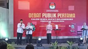 Belakangan viral di media sosial, menampilkan video kericuhan dari gelaran debat Pilkada Bojonegoro 2024 yang berakhir dengan pembubaran.