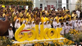 Mantan Ketua Umum Partai Golkar, Airlangga Hartarto, tidak hadir dalam acara syukuran HUT Partai Golkar ke-60.