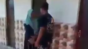 Sebuah video berdurasi 58 detik menampilkan pasangan muda-mudi yang terlibat dalam penggerebekan oleh warga karena diduga melakukan tindakan tidak senonoh menjadi viral. Video ini menjadi viral setelah diunggah oleh salah satu akun kompilasi di Insta