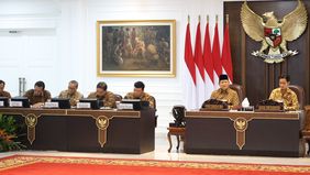 Presiden Prabowo Subianto meminta para menterinya bisa mengarahkan pejabat-pejabat di bawah mereka agar bekerja keras memberikan pelayanan terbaik bagi rakyat Indonesia.