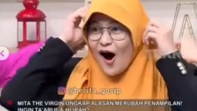 Netizen mendukung Mita memakai hijab.