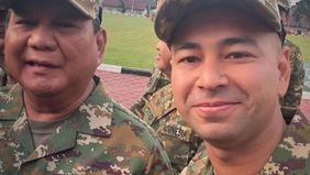 Raffi Ahmad terlihat memamerkan momen pembekalan di Magelang bersama Prabowo.