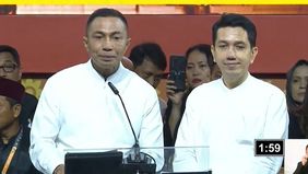 Pasangan calon Gubernur dan wakil Gubernur Jakarta nomor urut 02, Dharma Pongrekun-Kun Wardana menyampaikan closing statement usai digelarnya debat kedua, Minggu, 27 Oktober 2024.