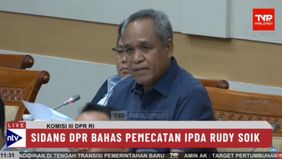 Benny K Harman mengaku sudah lama mengenal Ipda Rudy Soik. Ia mengungkapkan 15 tahun silam Rudy Soik pernah dijebloskan ke penjara karena mengungkap kasus Tindak Pidana Perdagangan Orang (TPPO) di NTT. 