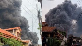 Kebakaran melahap bangunan gedung pabrik garmen PT Indoraya,Jalan Imam Bonjol, Karawaci, Tangerang, Senin sore (28/10/2024).