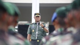 Wakil Kepala Staf Angkatan Darat (Wakasad) Letjen TNI Tandyo Budi R. mengecek langsung kesiapan pasukan defile TNI AD di Divisi Infanteri 1 Kostrad, Cilodong, Jawa Barat, Senin (28/10/2024).