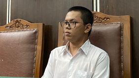 Angga Pratama mantan sekuriti Ria Ricis mengakui tindak pemerasannya tersebut karena masalah ekonomi.