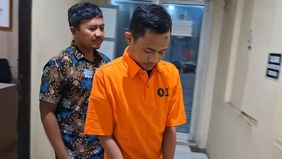 Polsek Kebayoran Baru berhasil menangkap seorang tersangka berinisial AR (26) terkait kasus pengeroyokan terhadap seorang anggota TNI berinisial DK (32) di Jalan Gandaria Tengah 5, Kramat Pela, Kebayoran Baru, Jakarta Selatan. 