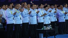 Presiden Prabowo Subianto mengajak pengusaha Indonesia untuk berkontribusi dalam gerakan sosial untuk seragam sekolah anak kurang mampu.