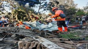 Sejumlah tempat pengungsian mulai disiapkan petugas untuk menampung sedikitnya 10.295 jiwa korban yang dilaporkan terdampak erupsi Gunung Lewotobi Laki-Laki di Flores Timur, Nusa Tenggara Timur, Senin pagi (4/11/2024).