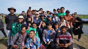 Warga Merauke antusias kehadiran Presiden RI Prabowo Subianto ke Merauke guna meninjau lumbung pangan bersama dengan Menteri Pertanian Amran Sulaiman, Minggu (3/10).