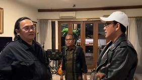 Denny Sumargo mendatangi rumah Farhat Abbas untuk memastikan Farhat yang menyebut ingin menghajarnya.