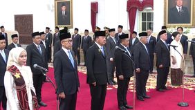 Presiden Prabowo Subianto melantik wakil dan anggota Dewan Ekonomi Nasional di Istana negara, Jakarta, Selasa (5/11/2024).
