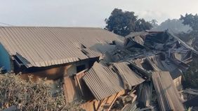 Erupsi Gunung Lewotobi di Flores Timur, NTT, mengakibatkan kerusakan parah di delapan desa dan korban jiwa.