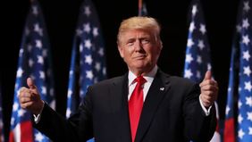 Donald Trump telah mendeklarasikan kemenangannya dalam Pemilihan Presiden (Pilpres) AS, pada Rabu (6/11/2024) waktu setempat, saat kandidat dari Partai Republik itu mengungguli Kamala Harris dalam perolehan suara Electoral College yang diproyeksikan 