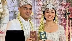 Febby Rastanty resmi dipersunting oleh Drajad Djumantara seorang anggota polisi, dengan mas kawin logam mulia, uang dollar dan rupiah.