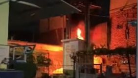 Sebuah kebakaran terjadi pada Minggu malam, 10 November 2024, sekitar pukul 22:00 WIB, di Gardu Listrik yang terletak di Jalan Komplek Kebersihan No.8, RT.5/RW.3, Semper Barat, Kecamatan Cilincing, Jakarta Utara.