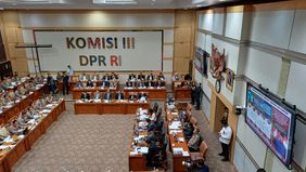 Kapolri Jenderal Pol Listyo Sigit Prabowo, bersama dengan Irwasum Polri Komjen Pol Ahmad Dofiri, Kabareskrim Komjen Pol Wahyu Widada menghadiri rapat kerja dengan Komisi III DPR