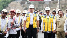 Dalam rangka meninjau progres pembangunan infrastruktur air di Provinsi Bali, Menteri Koordinator Bidang Infrastruktur dan Pembangunan Kewilayahan Agus Harimurti Yudhoyono (AHY) melaksanakan kunjungan ke Bendungan Sidan.