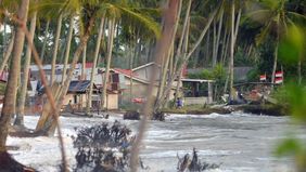 BMKG memperingatkan potensi banjir rob di sejumlah kawasan pesisir Indonesia akibat fenomena supermoon.