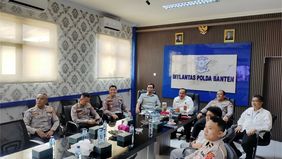 Tim Pembina Sistem Administrasi Manunggal Satu Atap (Samsat) Provinsi Banten menggelar rapat koordinasi (rakor) di Markas Polda Banten, Rabu (6/11/2024). Rakor tersebut digelar sebagai upaya dalam optimalisasi pendapatan asli daerah (PAD).