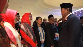 Prabowo disambut dengan penuh semangat oleh para anggota Dharma Wanita Persatuan KBRI Peru pada Rabu malam, 13 November 2024 saat tiba di Lima, Peru.