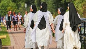 Maria Donna Dewiyanti Darmoko, atau Suster Lucy Agnes, cucu pemilik Djarum, memilih menjadi biarawati ketimbang hidup mewah.