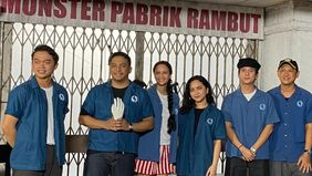 Sal Priadi kembali beradu akting dan membintangi film fantasi horor 'Monster Pabrik Rambut'.