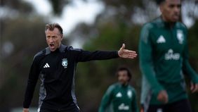 Pelatih Herve Renard mendapatkan kritikan dari mantan pemain Arab Saudi Fahad Al Harifi jelang menghadapi Timnas Indonesia di putaran keempat Kualifikasi Piala Piala Dunia 2026.