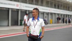 Dunia balap Indonesia kembali berduka. Hokky Krisdianto, pembalap senior yang dikenal sebagai salah satu ikon motorsport Tanah Air, dikabarkan meninggal dunia pada Senin, 18 November 2024 pagi.