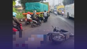 Kecelakaan tragis di Jalan Raya Narogong, Bantargebang, Bekasi merenggut nyawa seorang pengendara motor.