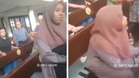 Seorang perempuan berhijab bercadar diduga membawa pisau menerobos Gereja Katolik St. Stefanus Surabaya saat misa pagi.