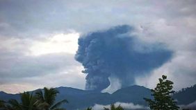 Gunung Dukono yang terletak di Halmahera Utara, Maluku Utara, mengalami letusan pada pukul 06.37 WIT, Jumat, 22 November 2024. Hingga saat ini, belum ada informasi mengenai kemungkinan adanya korban jiwa akibat kejadian tersebut.