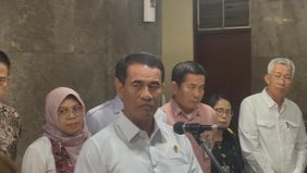 Menteri Pertanian (Mentan) Andi Amran Sulaiman menonaktifkan 11 pegawai Kementan yang disinyalir membantu pengadaan pupuk palsu ke petani.