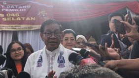 Setelah memberikan suaranya pada Pilgub DKI Jakarta 2024, calon gubernur nomor urut 3, Pramono Anung, memilih untuk memantau proses penghitungan suara dari rumah bersama keluarganya.