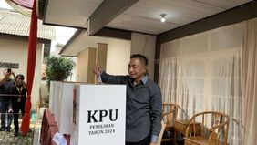 Calon gubernur nomor urut 2, Dharma Pongrekun, memperoleh 40 suara di Tempat Pemungutan Suara (TPS) Nomor 31 Lebak Bulus, tempat dia menyalurkan hak pilihnya pada Pilkada Gubernur dan Wakil Gubernur DKI Jakarta, Rabu, 27 November 2024.