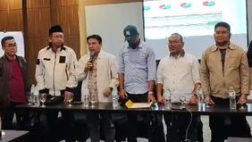 Dalam kesempatan tersebut, Helmi menyampaikan hasil persentase rekapitulasi perolehan suara dari saksi yang tersebar di seluruh TPS Kabupaten Bekasi.