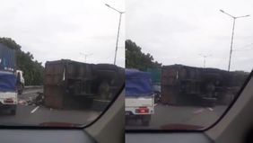 Truk kontainer terguling di Tol JORR E Pulogebang-Cikunir menimbulkan kemacetan parah dan penyelidikan polisi untuk penyebabnya.