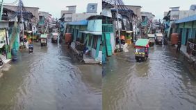 Banjir rob kembali merendam Muara Angke, Jakarta Utara, dengan warga tetap menjalankan aktivitas sehari-hari.