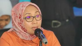 Menteri Pemberdayaan Perempuan dan Perlindungan Anak (PPPA), Arifatul Choiri Fauzi, terlihat hampir menangis ketika menyatakan bahwa MAS (14), remaja yang diduga melakukan pembunuhan terhadap ayah dan neneknya adalah seorang anak yang baik.