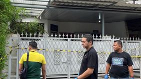 Polres Metro Jakarta Selatan tengah melakukan pemeriksaan bertahap terhadap seorang anak berinisial MAS (14) yang diduga melakukan penusukan terhadap ayahnya, APW (40), neneknya RM (69) hingga meninggal dunia, serta melukai ibunya AP (40) di Perumaha