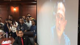 Mahkamah Kehormatan Dewan (MKD) DPR RI menjatuhkan sanksi berupa teguran tertulis kepada anggota DPR RI dari Fraksi PDI-P, Yulius Setiarto, terkait unggahan di media sosial yang menyebut istilah "partai coklat" atau parcok, merujuk pada dugaan penger