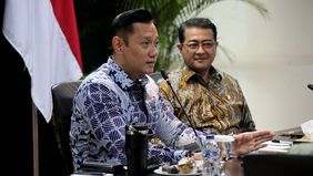 Menteri Koordinator Bidang Infrastruktur dan Pembangunan Kewilayahan, AHY, bertemu dengan Menekraf, Teuku Riefky Harsya, untuk membahas potensi 17 subsektor ekonomi kreatif di Indonesia.
