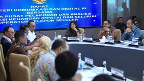 Menteri Komunikasi dan Digital (Menkomdigi), Meutya Hafid, mengimbau operator telekomunikasi seluler untuk memperketat pengawasan transaksi pulsa demi mencegah penyalahgunaan layanan dalam aktivitas judi online.