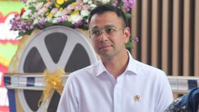 Utusan Khusus Presiden Bidang Pembinaan Generasi Muda dan Pekerja Seni, Raffi Ahmad mendapatkan teguran dari Sekretaris Kabinet Mayor Teddy terkait viralnya aksi arogan patwal yang membawa mobil plat RI 36.