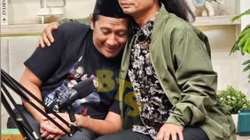 Andre Taulany dan Wendy Cagur langsung parodikan gaya Gus Miftah dan Sunhaji di acara sitkom.