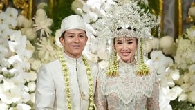 Pembalap Rio Haryanto Resmi menikahi Athina Papadimitriou keponakan Sandiaga Uno.