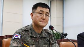 Korea Selatan telah mencopot tiga komandan senior militer dari jabatannya karena terlibat dalam upaya membantu Presiden Yoon Suk Yeol melaksanakan operasi darurat militer yang dianggap "ilegal" pada Jumat, 6 Desember 2024. 