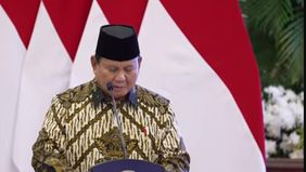 Presiden Prabowo Subianto meminta pemerintah pusat dan daerah berhati-hati dalam menggunakan anggaran.
