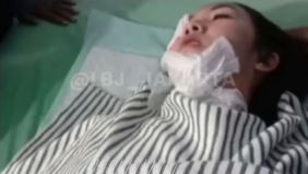 Viral di media sosial seorang wanita disiram air keras di sekujur tubuhnya di kawasan Bekasi Utara, Kota Bekasi.